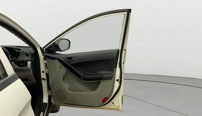 2019 Tata NEXON XM PETROL, Petrol, Manual, 55,684 km, RHS Front Door