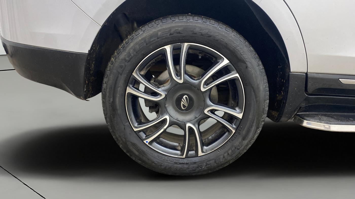 2018 Mahindra MARAZZO M8 7 STR, Diesel, Manual, 1,16,231 km, Right Rear Wheel