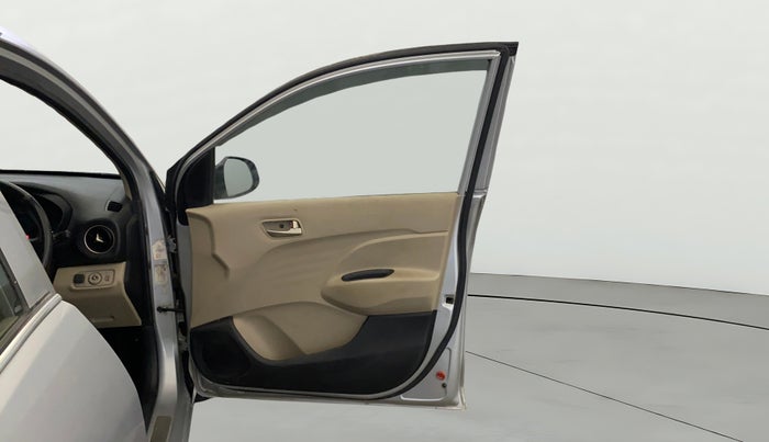 2019 Hyundai NEW SANTRO SPORTZ CNG, CNG, Manual, 78,715 km, RHS Front Door