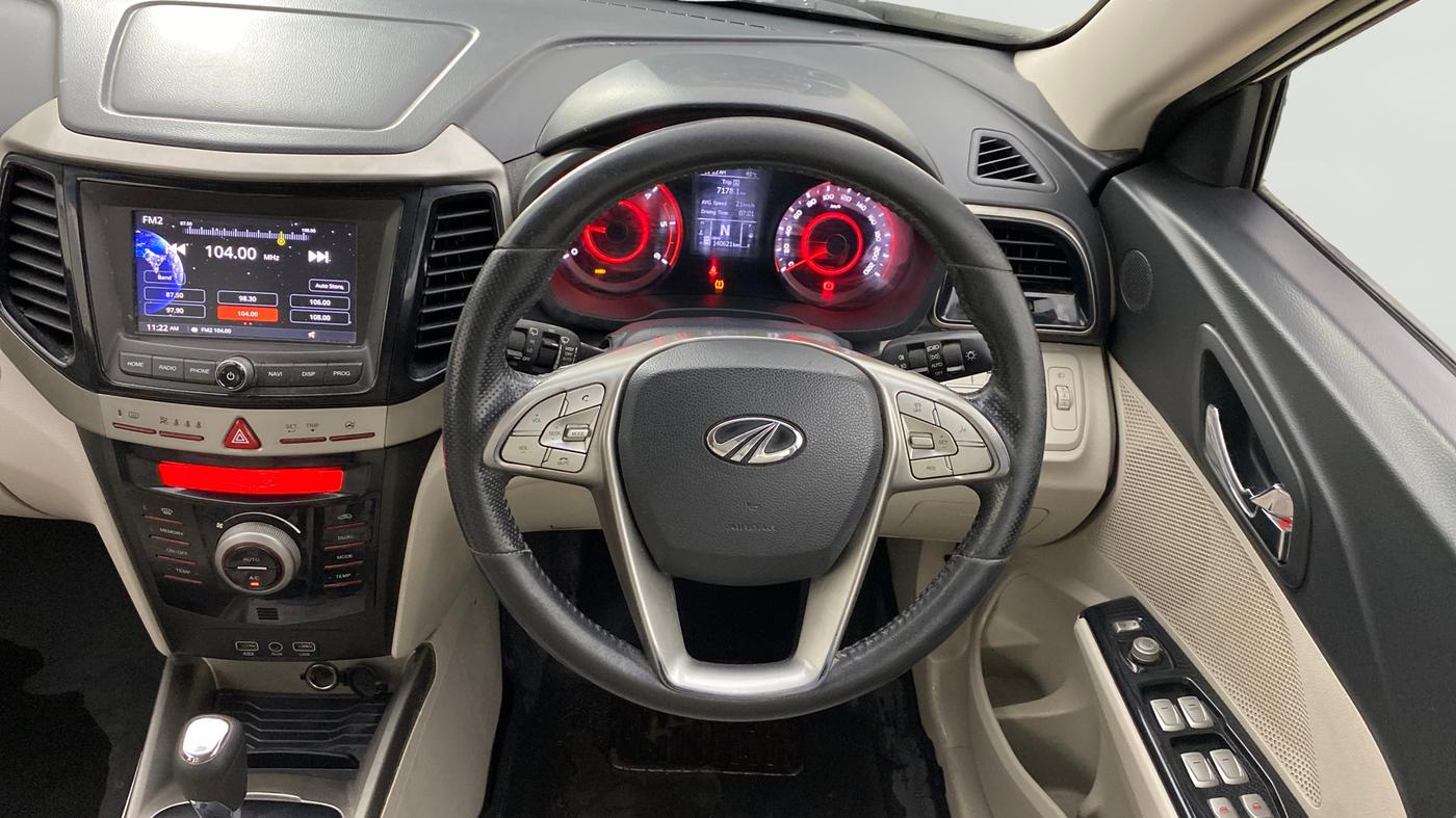 2019 Mahindra XUV300 W8 (O) 1.5 DIESEL AMT, Diesel, Automatic, 1,40,621 km, Steering Wheel Close Up