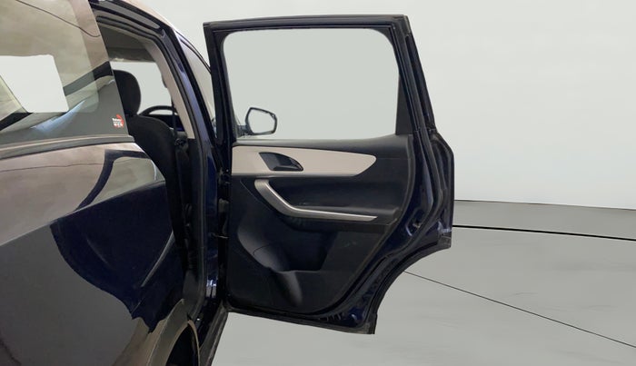 2022 Mahindra XUV700 MX P MT 5 STR, Petrol, Manual, 20,736 km, RHS Rear Door