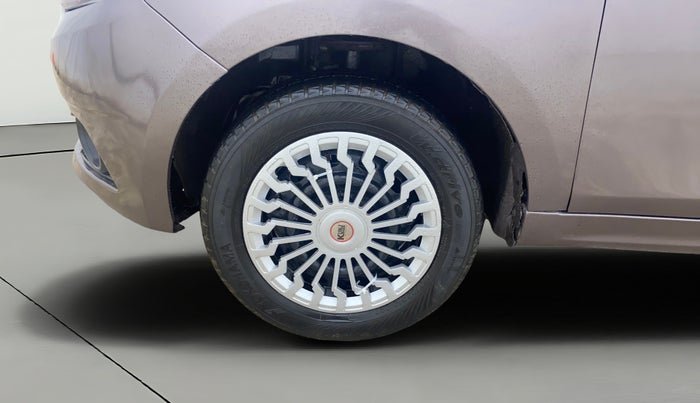 2017 Tata Tiago XT PETROL, Petrol, Manual, 30,618 km, Left Front Wheel