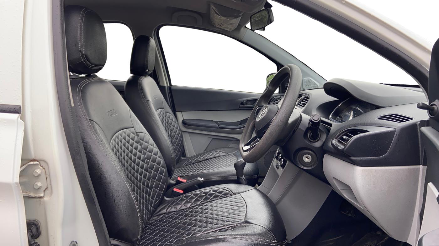2023 Tata Tiago XM CNG, CNG, Manual, 32,657 km, Right Side Front Door Cabin