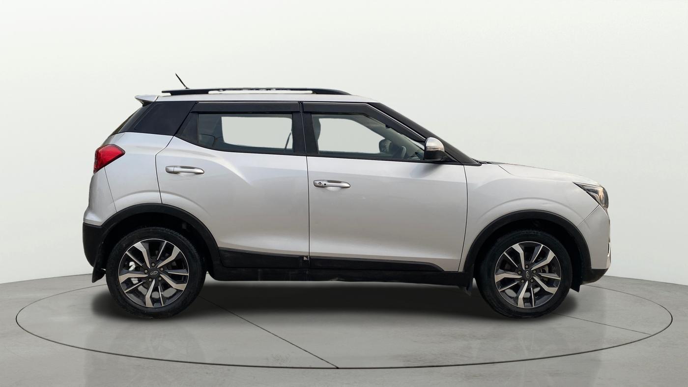 2020 Mahindra XUV300 W8 (O) 1.2 PETROL, Petrol, Manual, 56,459 km, Right Side View