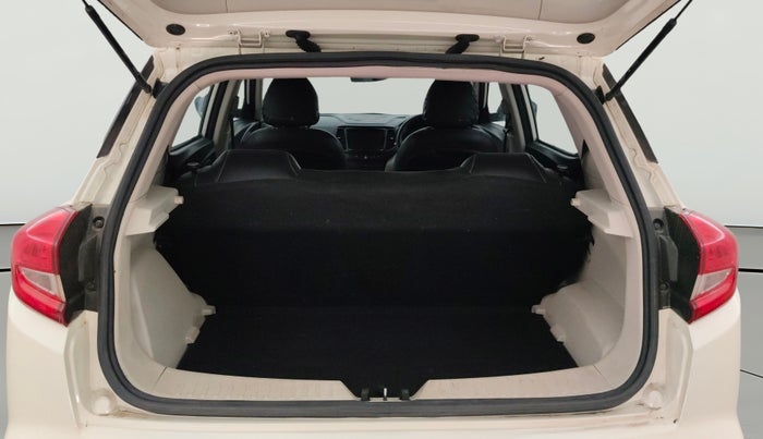 2023 Mahindra XUV300 W6 1.5 Diesel, Diesel, Manual, 95,027 km, Boot Open Zoomed View