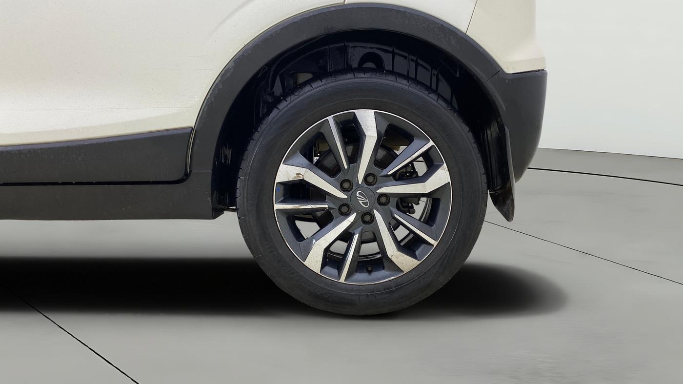 2019 Mahindra XUV300 W8 (O) 1.5 DIESEL AMT, Diesel, Automatic, 1,40,621 km, Left Rear Wheel