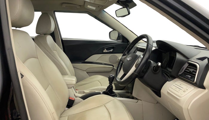 2020 Mahindra XUV300 W8 (O) 1.2 PETROL, Petrol, Manual, 1,04,286 km, Right Side Front Door Cabin