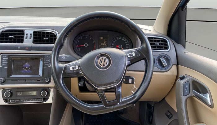 2016 Volkswagen Vento HIGHLINE 1.6 MPI, Petrol, Manual, 69,482 km, Steering Wheel Close Up