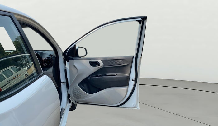 2021 Hyundai AURA S 1.2 CNG, CNG, Manual, 51,507 km, RHS Front Door