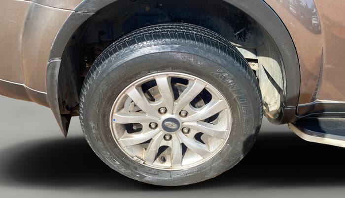 2019 Mahindra XUV500 W9 AT, Diesel, Automatic, 88,811 km, Right Rear Wheel