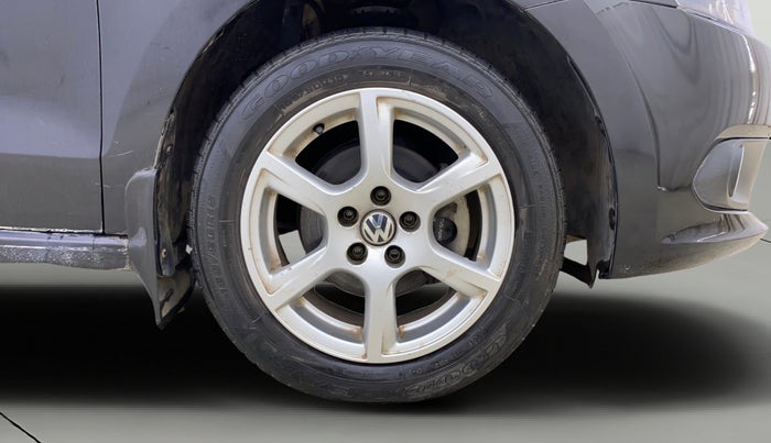 2013 Volkswagen Vento HIGHLINE 1.6 MPI, Petrol, Manual, 18,870 km, Right Front Wheel