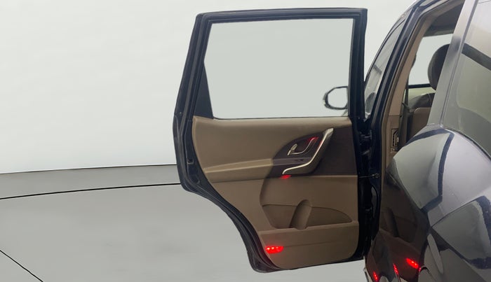 2012 Mahindra XUV500 W8, Diesel, Manual, 1,39,724 km, LHS Rear Door