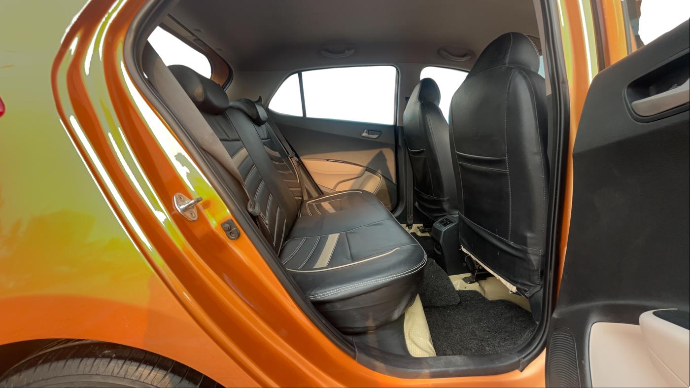 2015 Hyundai Grand i10 ASTA AT 1.2 KAPPA VTVT, Petrol, Automatic, 87,358 km, Right Side Rear Door Cabin