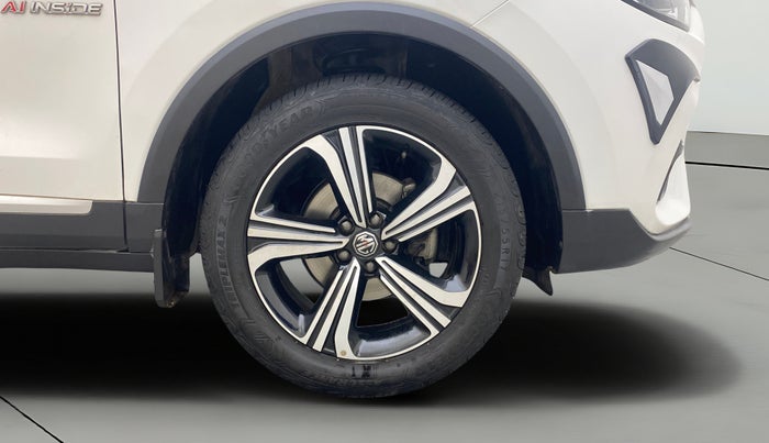 2023 MG ASTOR SAVVY 1.5 CVT, Petrol, Automatic, 19,617 km, Right Front Wheel