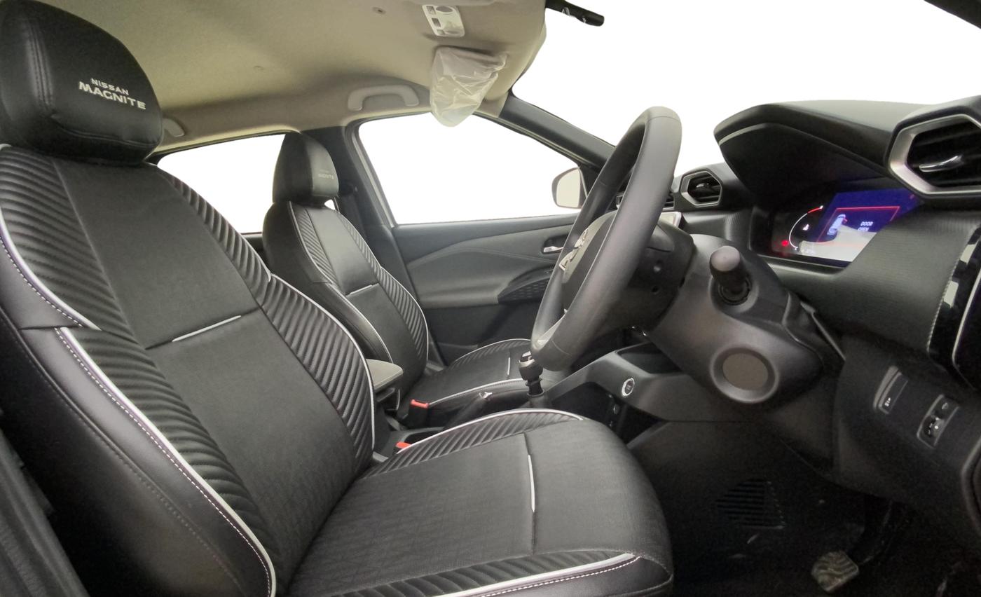 2025 Nissan MAGNITE N-Connecta B4D 1.0 Petrol MT, Petrol, Manual, 2,122 km, Right Side Front Door Cabin