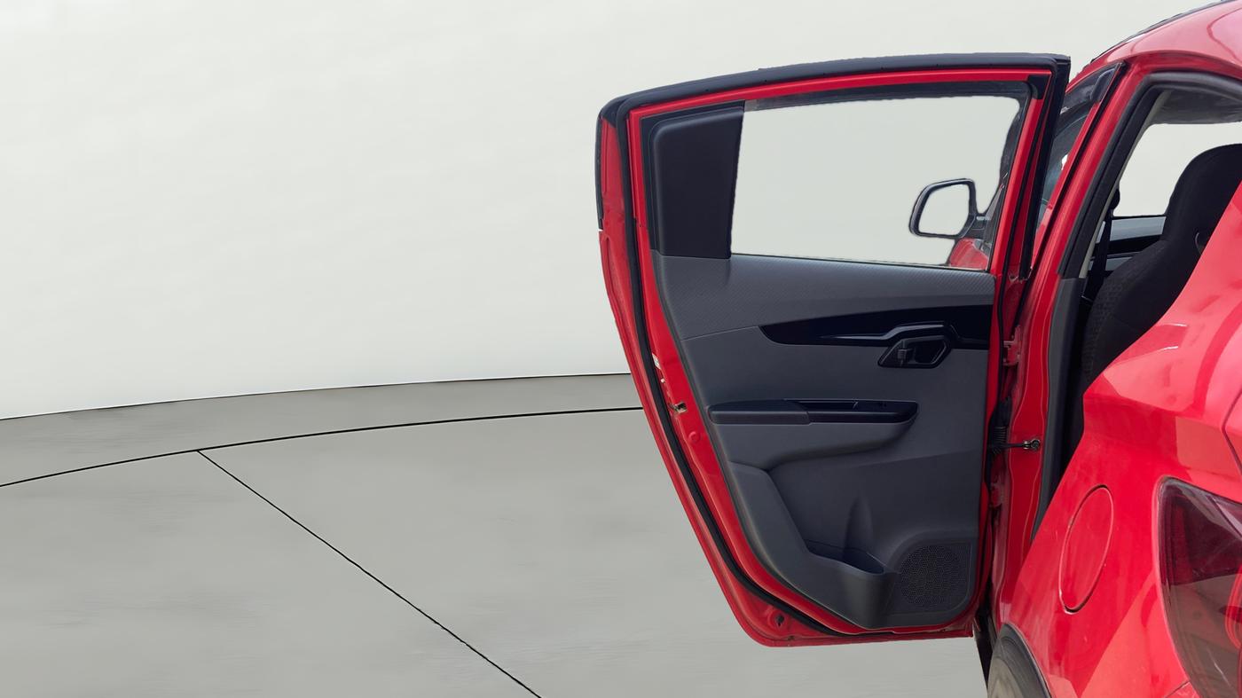 2018 Mahindra KUV 100 NXT K4+ P 6 STR, Petrol, Manual, 27,991 km, LHS Rear Door