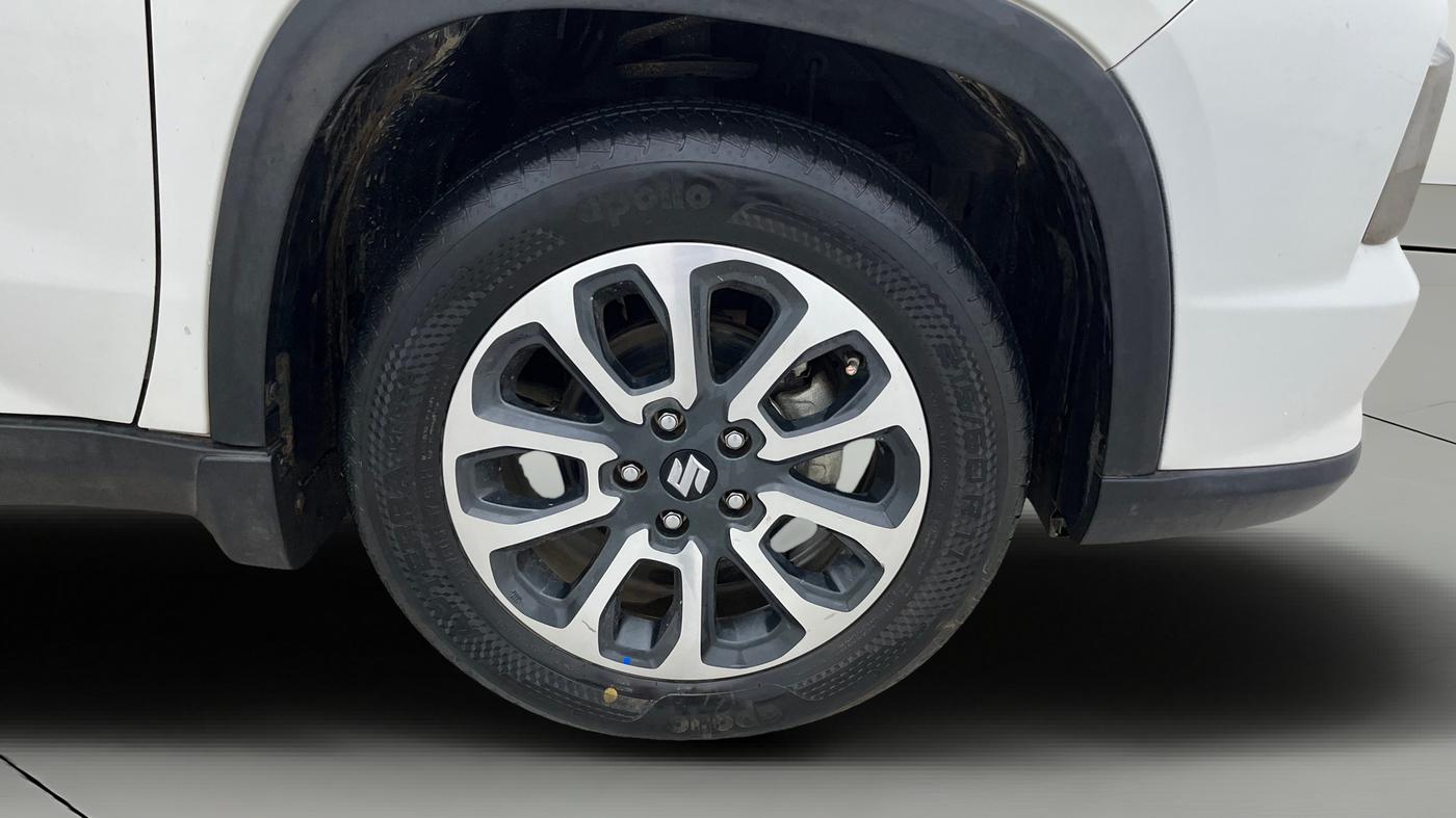 2022 Maruti Grand Vitara ALPHA SMART HYBRID AT, Petrol, Automatic, 33,060 km, Right Front Wheel