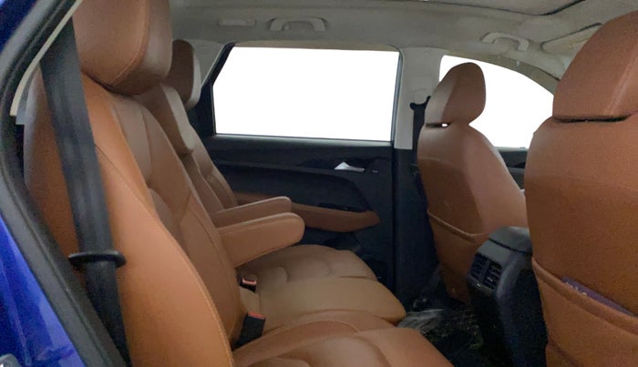 2020 MG HECTOR PLUS SHARP 1.5 PETROL TURBO HYBRID MT 6-STR, Petrol, Manual, 70,261 km, Right Side Rear Door Cabin