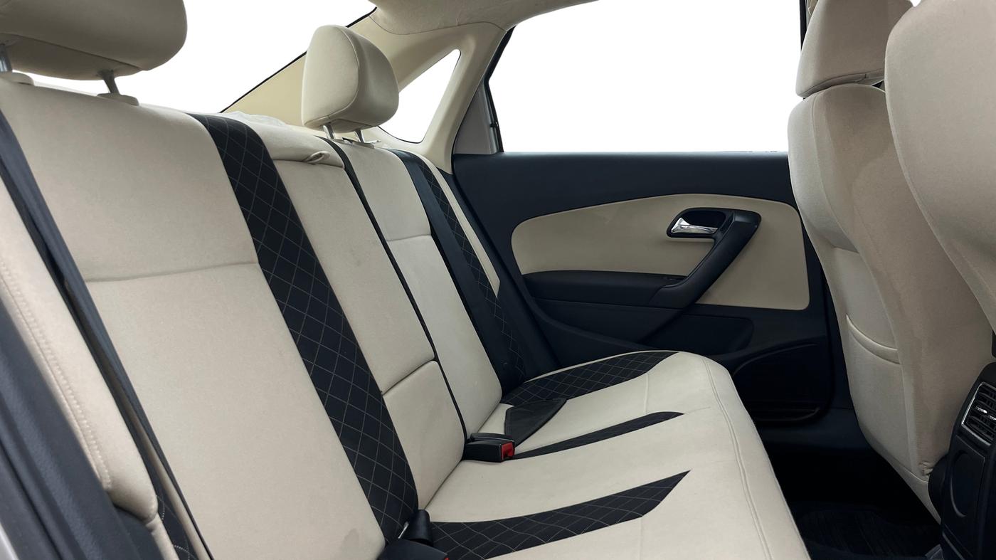 2017 Skoda Rapid AMBITION 1.6 MPI AT, Petrol, Automatic, 66,472 km, Right Side Rear Door Cabin