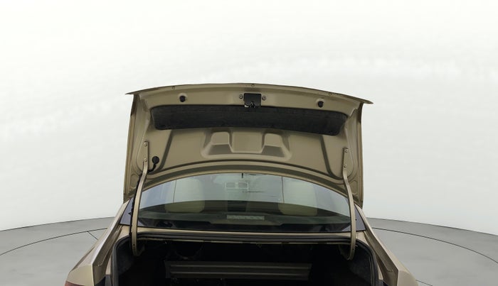 2016 Volkswagen Vento HIGHLINE 1.6 MPI, Petrol, Manual, 1,02,598 km, Boot Door Open