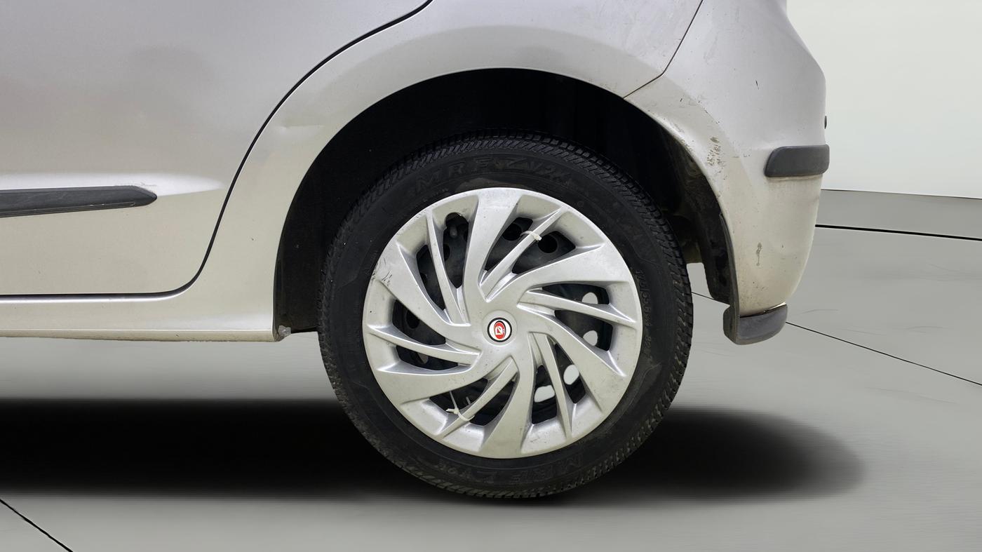 2015 Ford New Figo TREND 1.2 PETROL, Petrol, Manual, 29,990 km, Left Rear Wheel