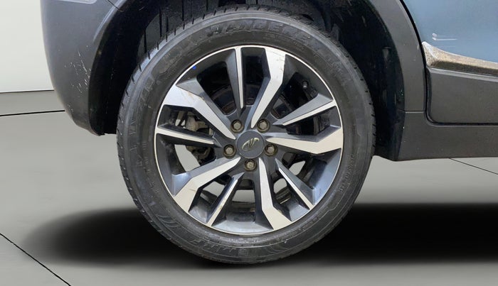 2021 Mahindra XUV300 W8 (O) 1.2 PETROL, Petrol, Manual, 33,153 km, Right Rear Wheel