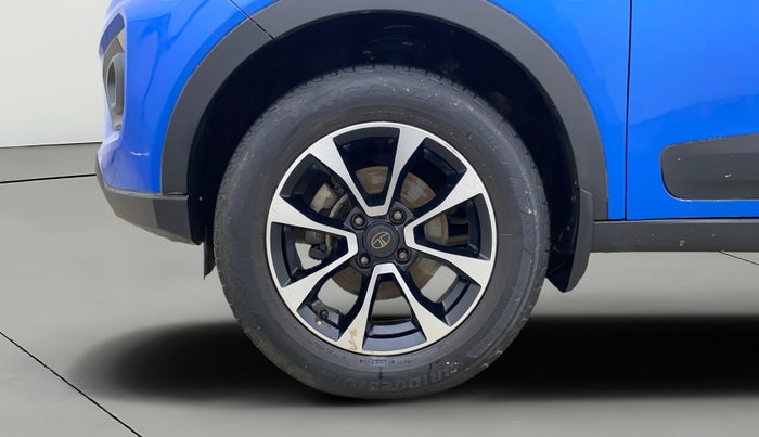 2020 Tata NEXON XZA PLUS (O) PETROL DUAL TONE, Petrol, Automatic, 55,936 km, Left Front Wheel