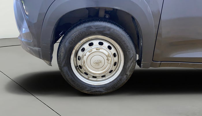 2018 Mahindra KUV 100 NXT K2 P 6 STR, CNG, Manual, 70,969 km, Left Front Wheel