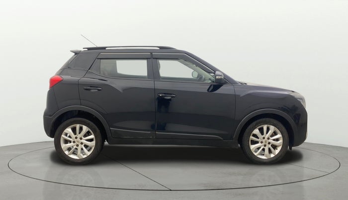 2020 Mahindra XUV300 W8 1.5 DIESEL, Diesel, Manual, 1,04,106 km, Right Side View