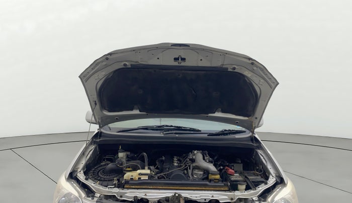 2014 Toyota Innova 2.5 GX 8 STR, Diesel, Manual, 1,07,663 km, Open Bonet