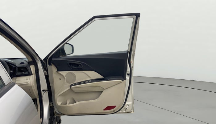 2019 Mahindra XUV300 W4 1.2 PETROL, Petrol, Manual, 75,257 km, RHS Front Door