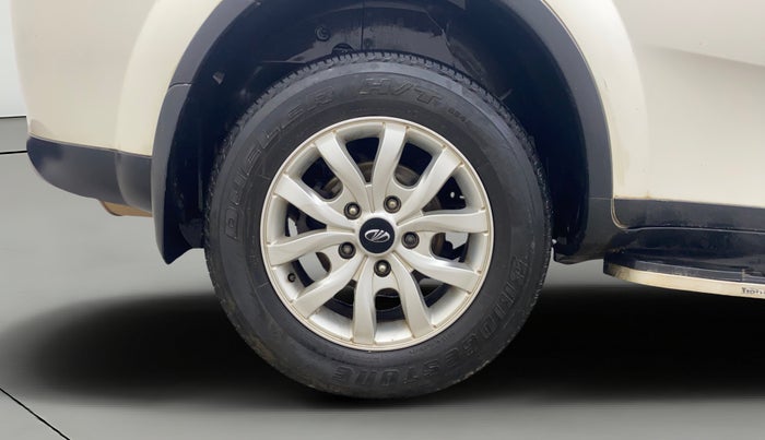 2017 Mahindra XUV500 W10 AT, Diesel, Automatic, 57,695 km, Right Rear Wheel
