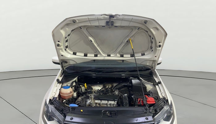 2015 Volkswagen Polo HIGHLINE1.2L, Petrol, Manual, 51,135 km, Open Bonet