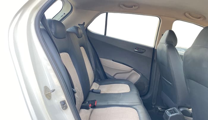 2014 Hyundai Grand i10 MAGNA 1.2 KAPPA VTVT, Petrol, Manual, 1,02,701 km, Right Side Rear Door Cabin