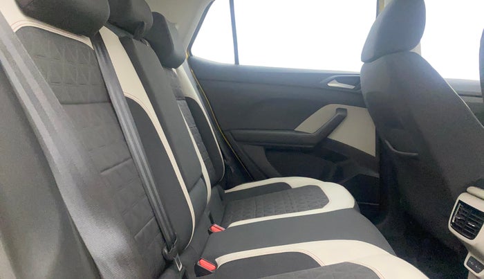 2021 Volkswagen TAIGUN GT 1.5 TSI MT, Petrol, Manual, 24,890 km, Right Side Rear Door Cabin