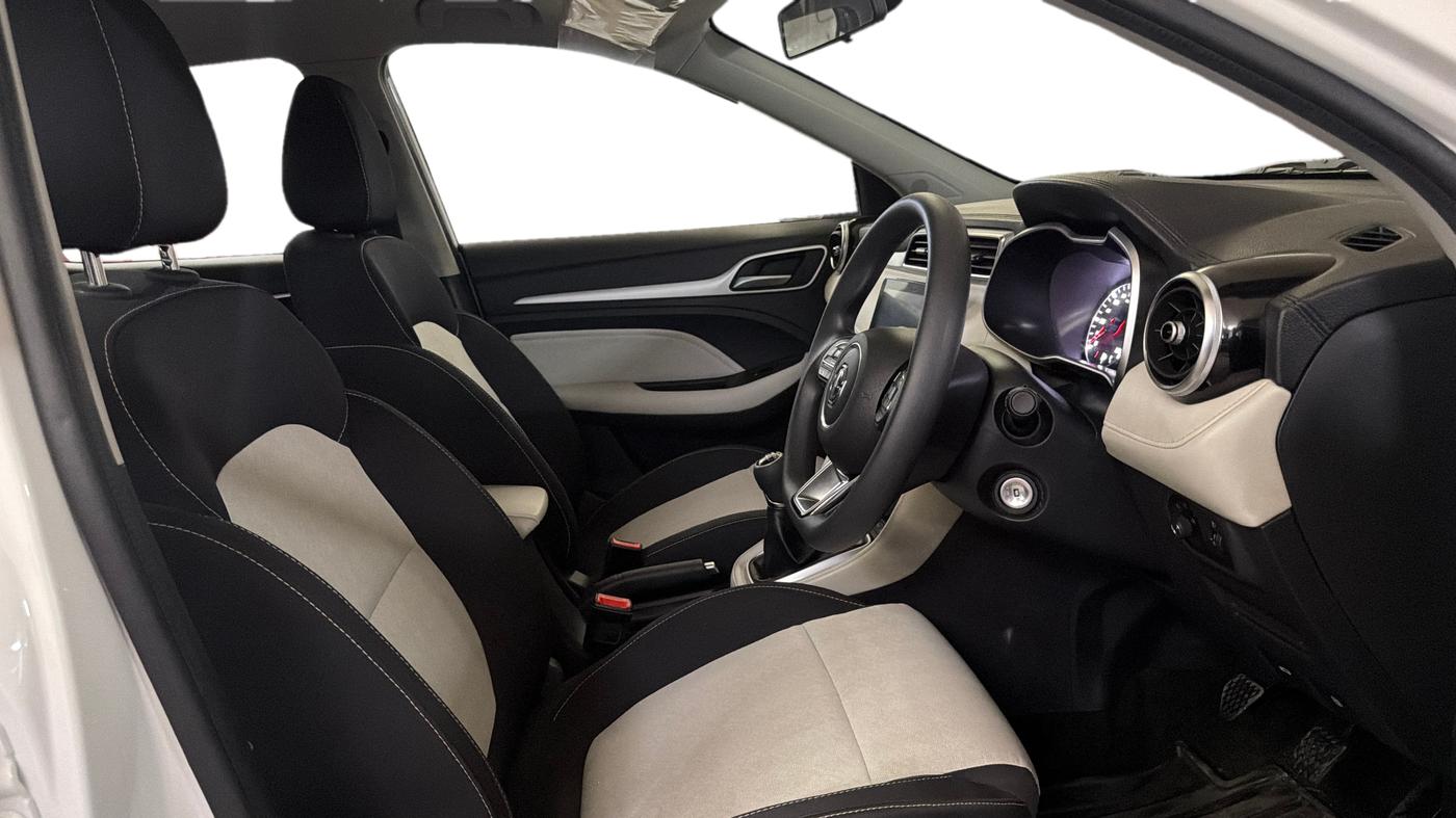 2025 MG ASTOR Sprint 1.5 MT (Ivory), Petrol, Manual, 7,439 km, Right Side Front Door Cabin