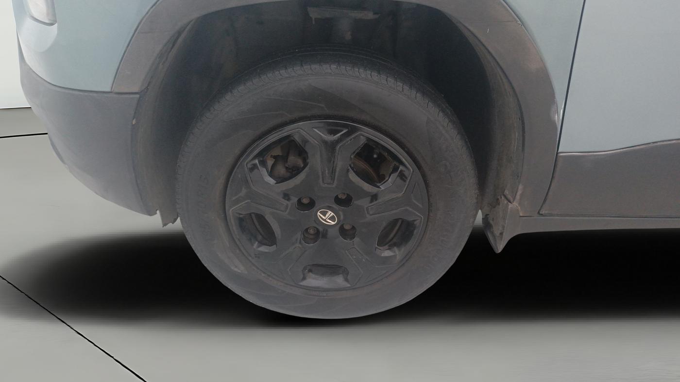 2022 Tata PUNCH ACCOMPLISHED MT, Petrol, Manual, 87,278 km, Left Front Wheel