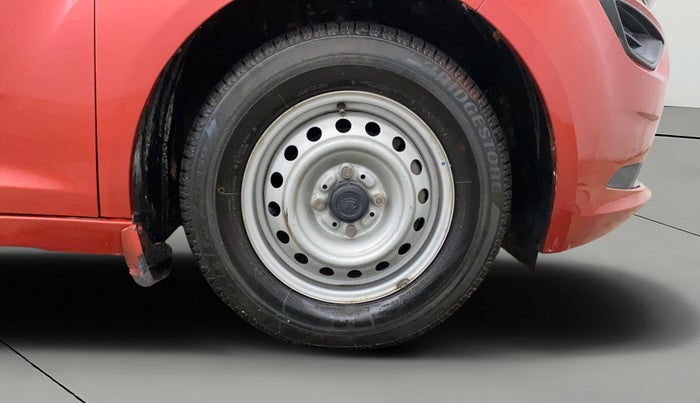 2022 Tata ALTROZ XE DIESEL, Diesel, Manual, 37,776 km, Right Front Wheel