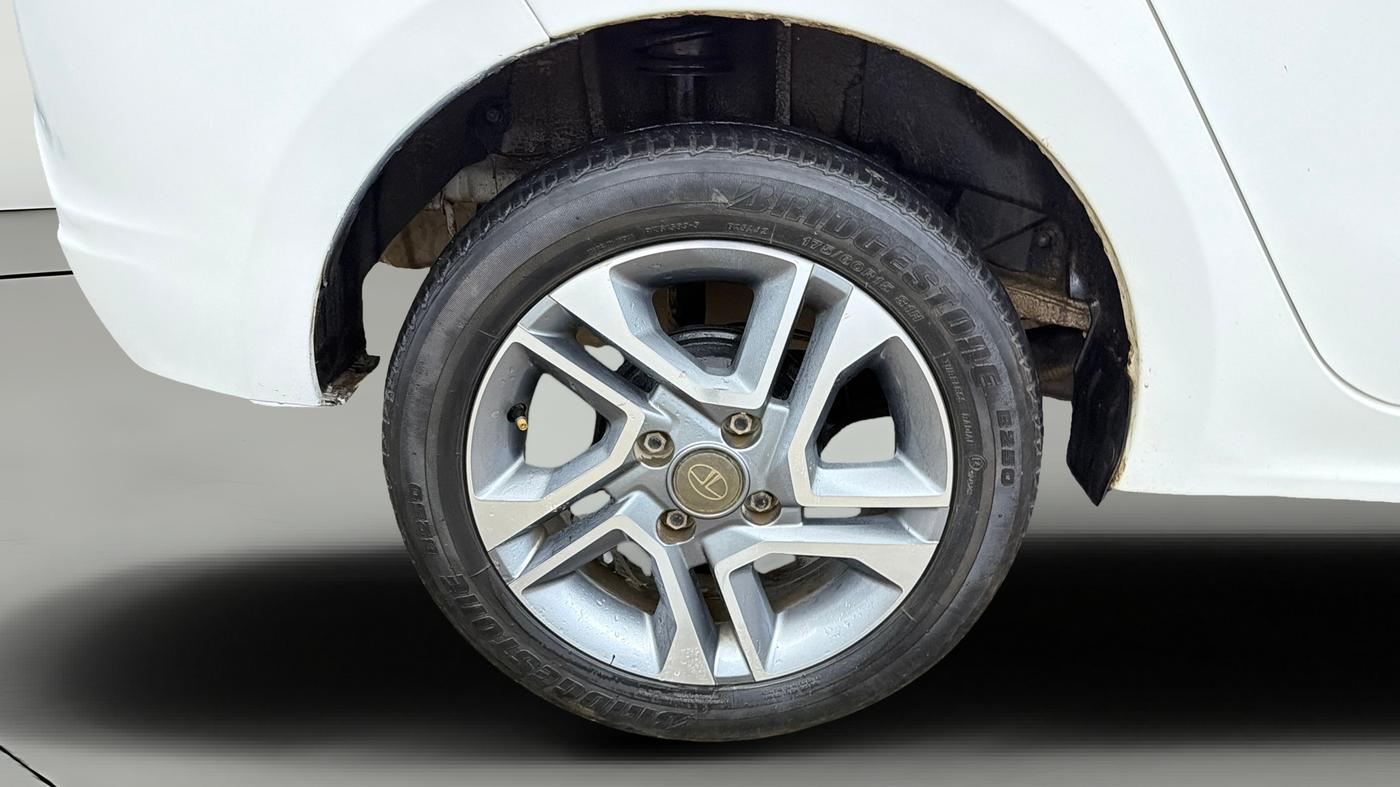 2022 Tata TIGOR XZA PLUS PETROL, Petrol, Automatic, 31,815 km, Right Rear Wheel