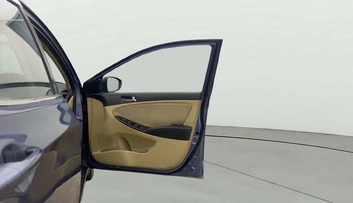 2014 Hyundai Verna FLUIDIC 1.6 CRDI SX, Diesel, Manual, 1,04,935 km, RHS Front Door