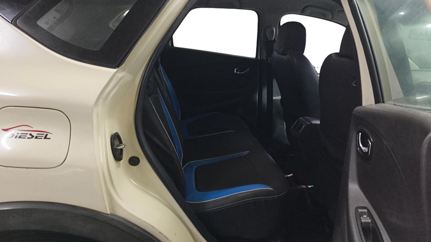 2018 Renault Captur RXT DIESEL DUAL TONE, Diesel, Manual, 92,525 km, Right Side Rear Door Cabin