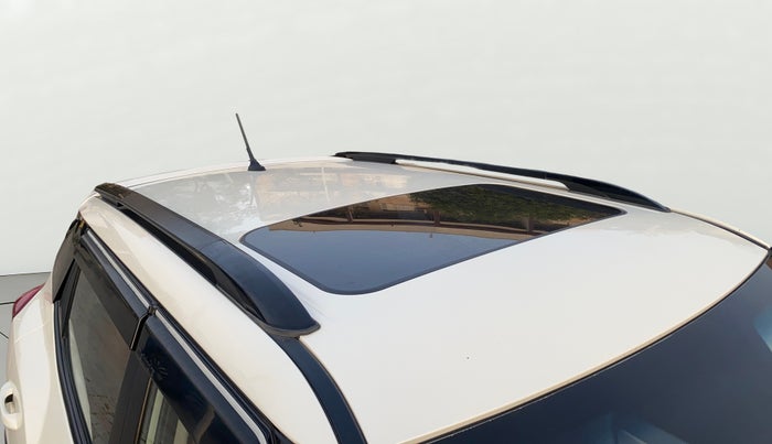 2022 Mahindra XUV300 W8 (O) 1.2 PETROL, Petrol, Manual, 80,884 km, Roof