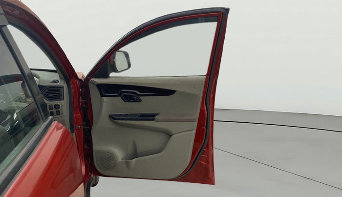 2016 Mahindra Kuv100 K8 6 STR, Petrol, Manual, 54,693 km, RHS Front Door