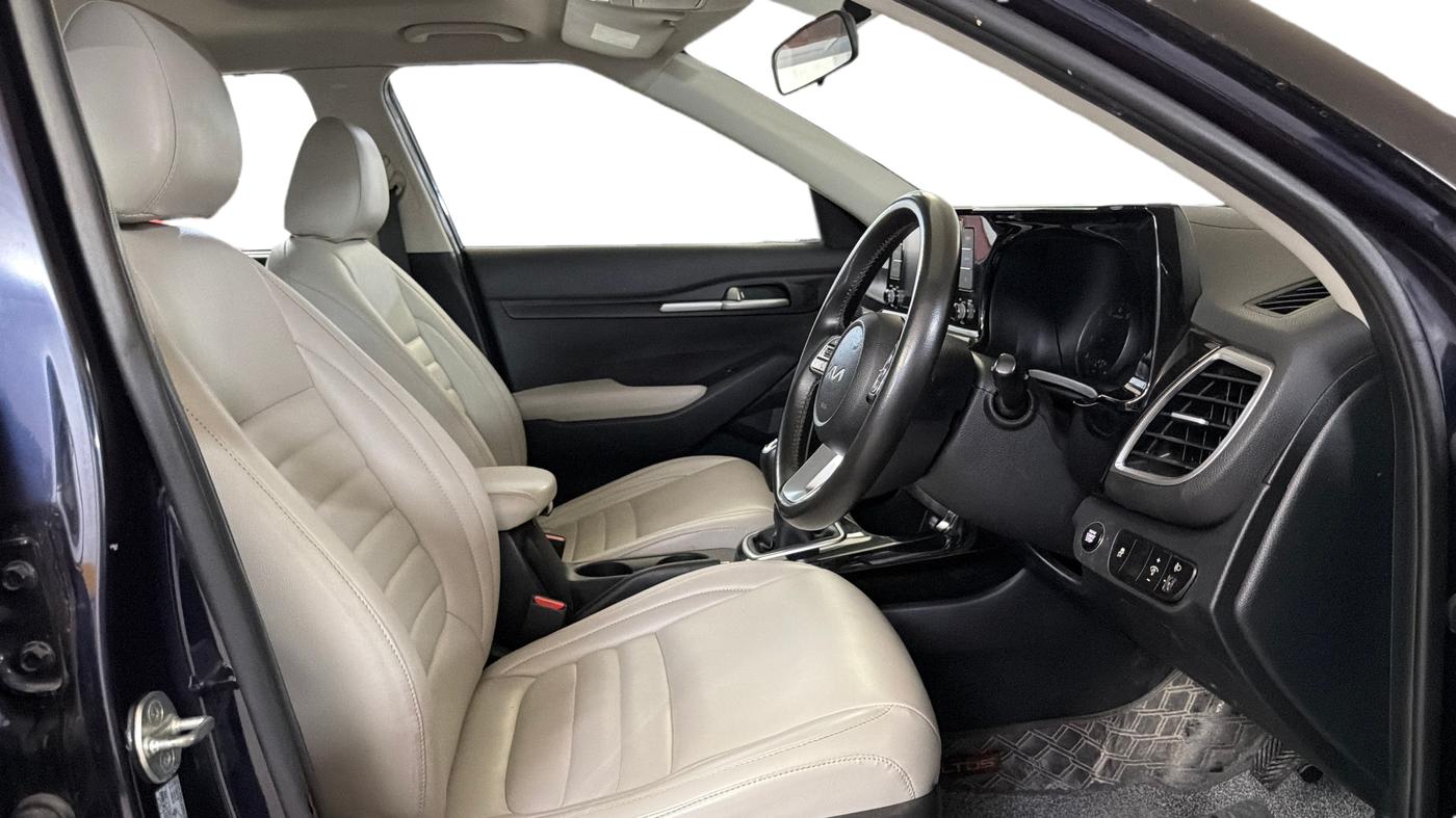 2022 KIA SELTOS HTK PLUS 1.5 IMT, Petrol, Manual, 52,200 km, Right Side Front Door Cabin