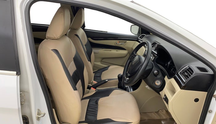 2014 Maruti Ciaz VXI, CNG, Manual, 55,405 km, Right Side Front Door Cabin
