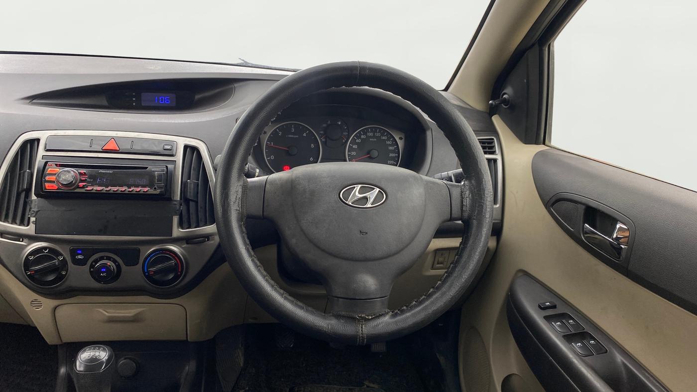 2014 Hyundai Elite i20 MAGNA 1.4 CRDI, Diesel, Manual, 1,03,711 km, Steering Wheel Close Up