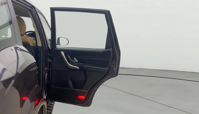 2018 Mahindra XUV500 W11, Diesel, Manual, 48,357 km, RHS Rear Door