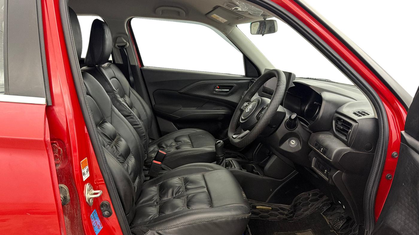 2025 Maruti Swift VXi, Petrol, Manual, 22,833 km, Right Side Front Door Cabin