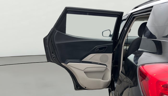 2021 Mahindra XUV300 W6 1.2 PETROL, Petrol, Manual, 1,18,148 km, LHS Rear Door