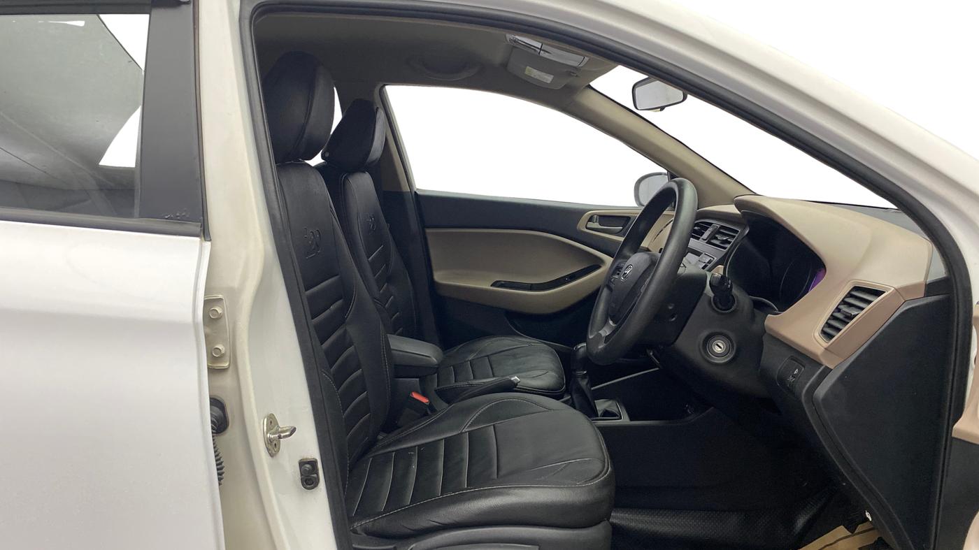 2018 Hyundai Elite i20 SPORTZ 1.2, Petrol, Manual, 1,31,301 km, Right Side Front Door Cabin